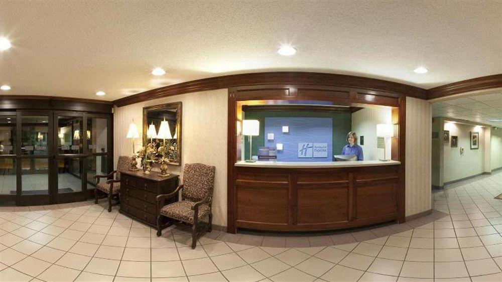 Holiday Inn Express Hotel Fort Campbell-Oak Grove By Ihg Esterno foto