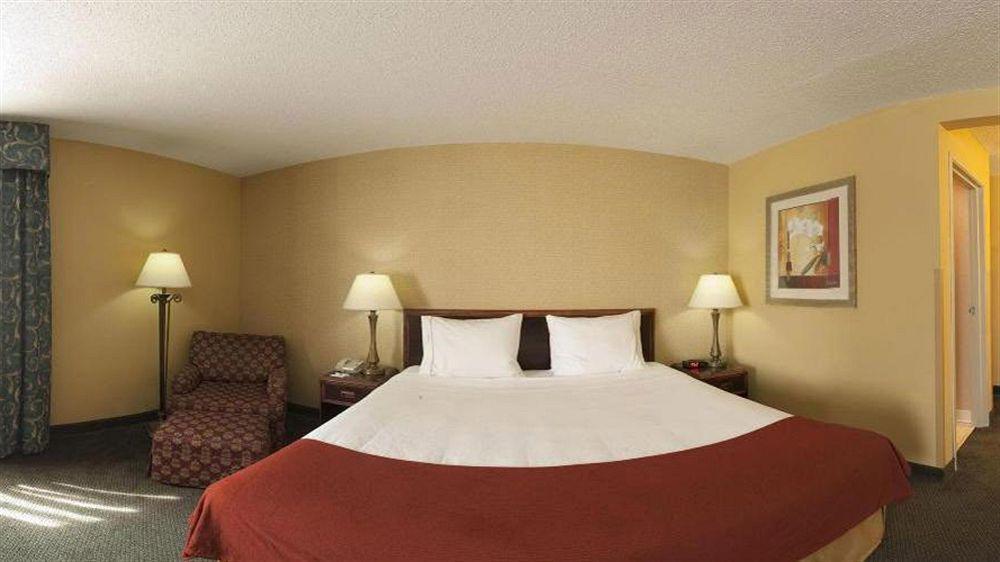 Holiday Inn Express Hotel Fort Campbell-Oak Grove By Ihg Esterno foto