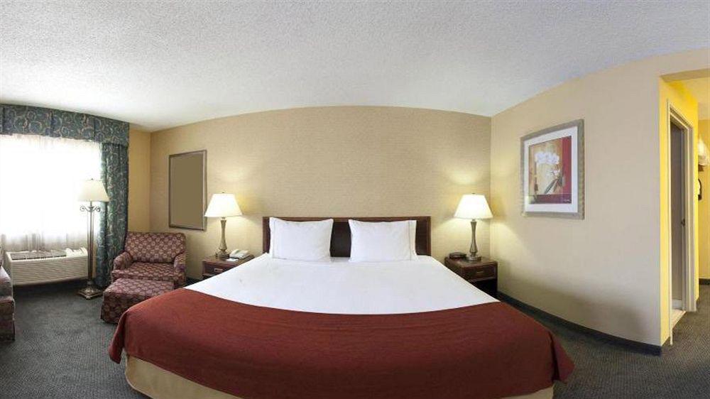 Holiday Inn Express Hotel Fort Campbell-Oak Grove By Ihg Esterno foto