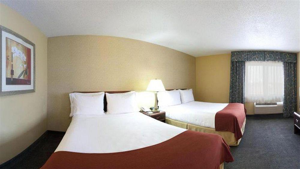 Holiday Inn Express Hotel Fort Campbell-Oak Grove By Ihg Esterno foto