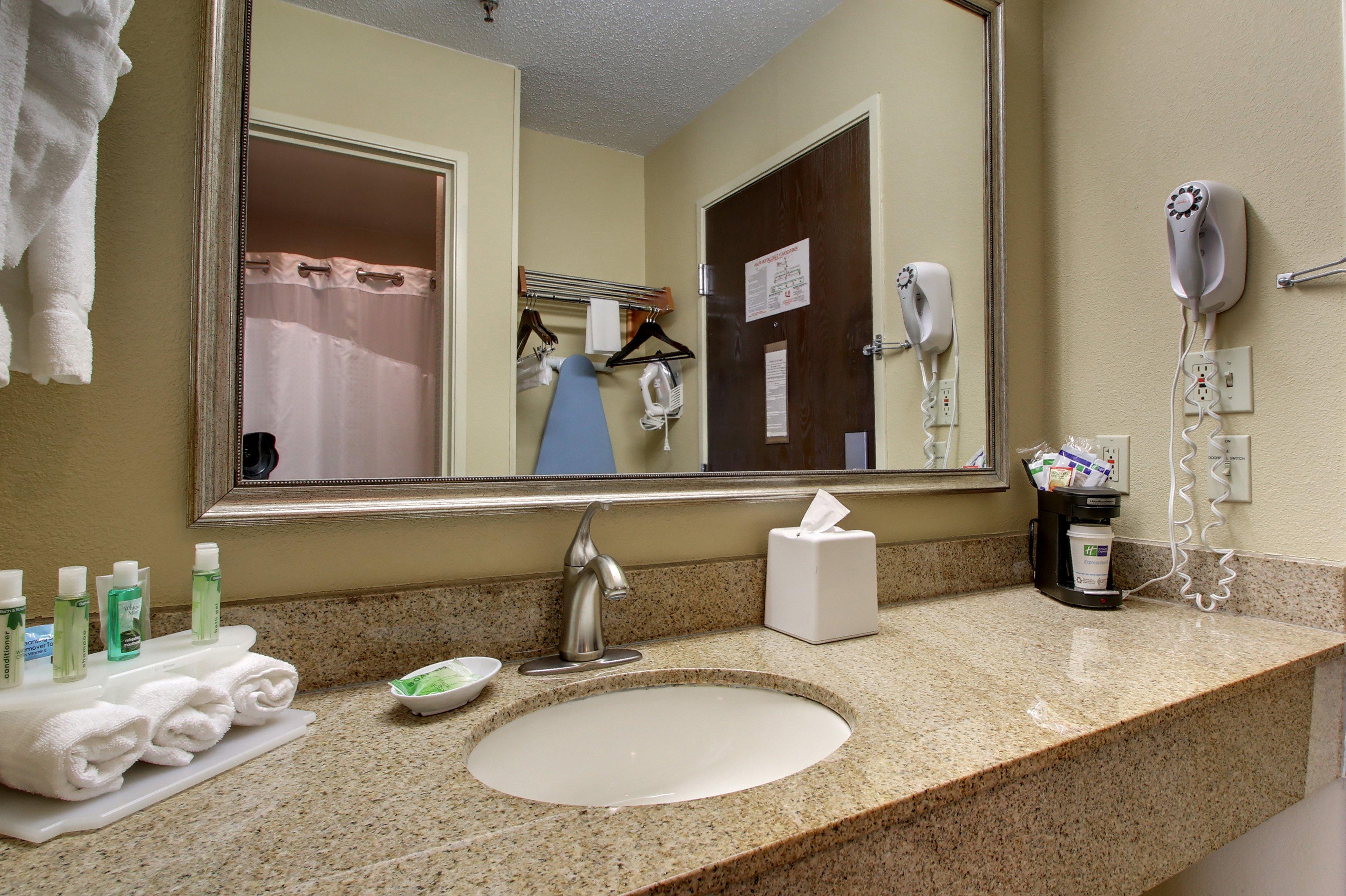 Holiday Inn Express Hotel Fort Campbell-Oak Grove By Ihg Esterno foto