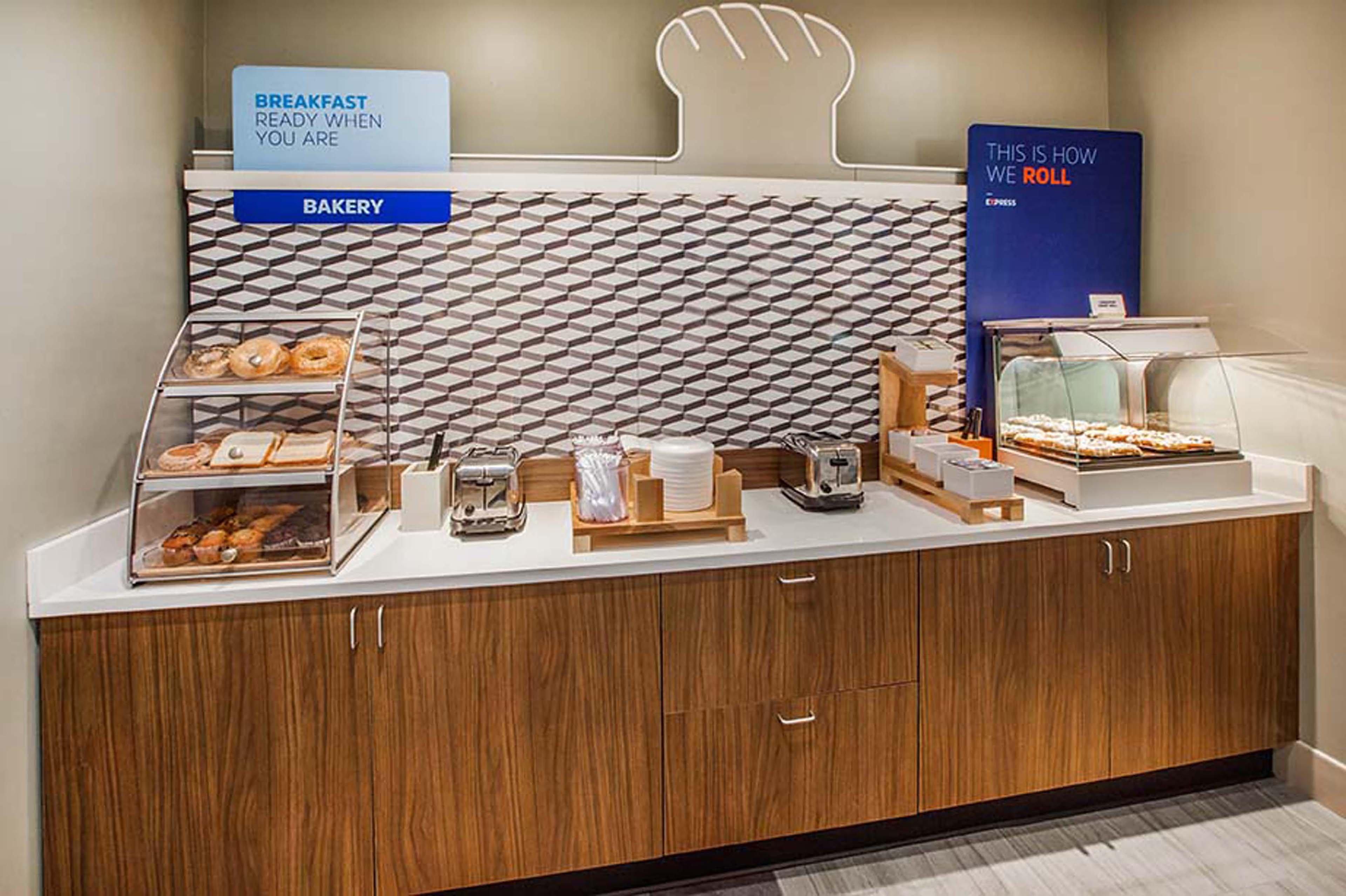 Holiday Inn Express Hotel Fort Campbell-Oak Grove By Ihg Esterno foto