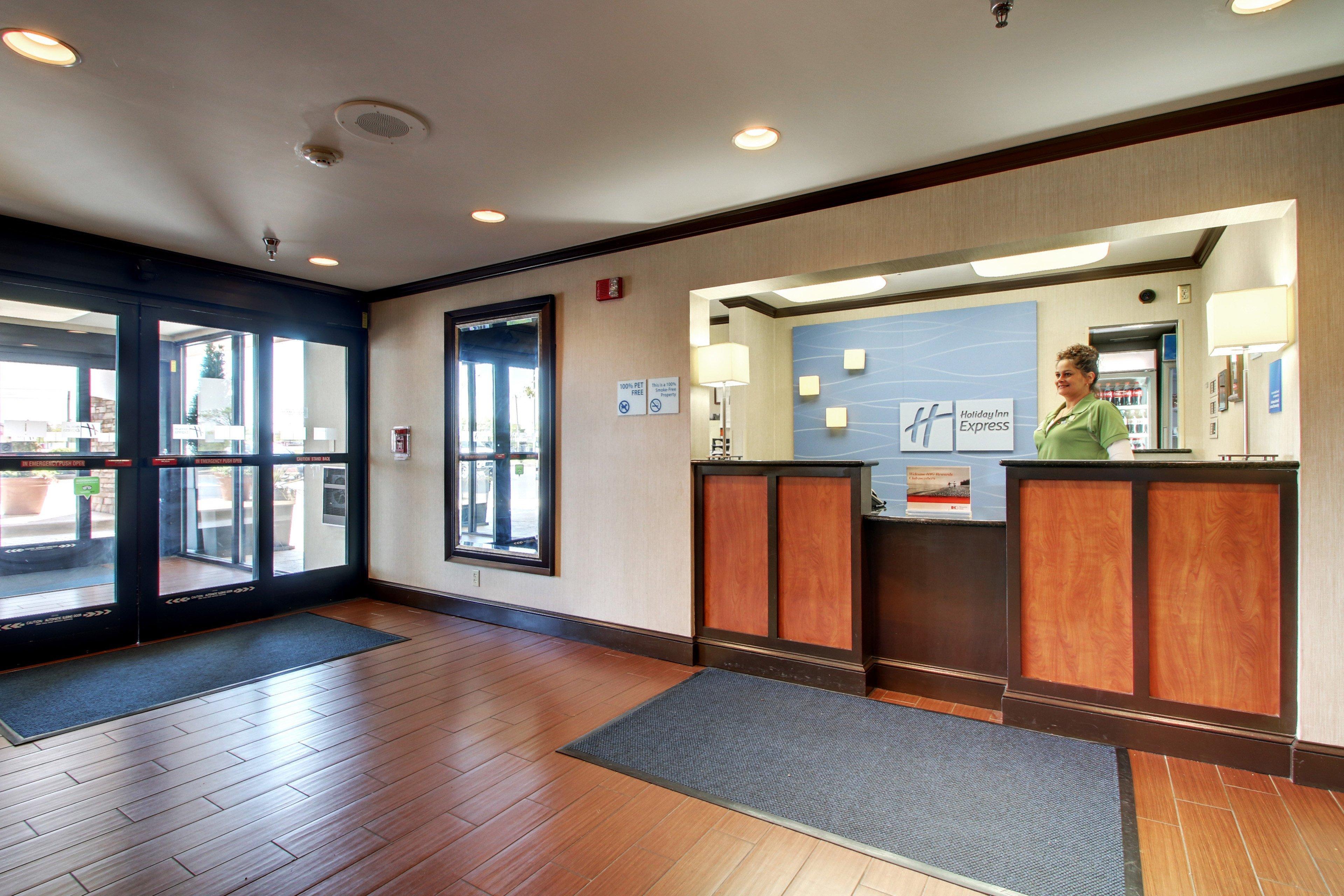Holiday Inn Express Hotel Fort Campbell-Oak Grove By Ihg Esterno foto