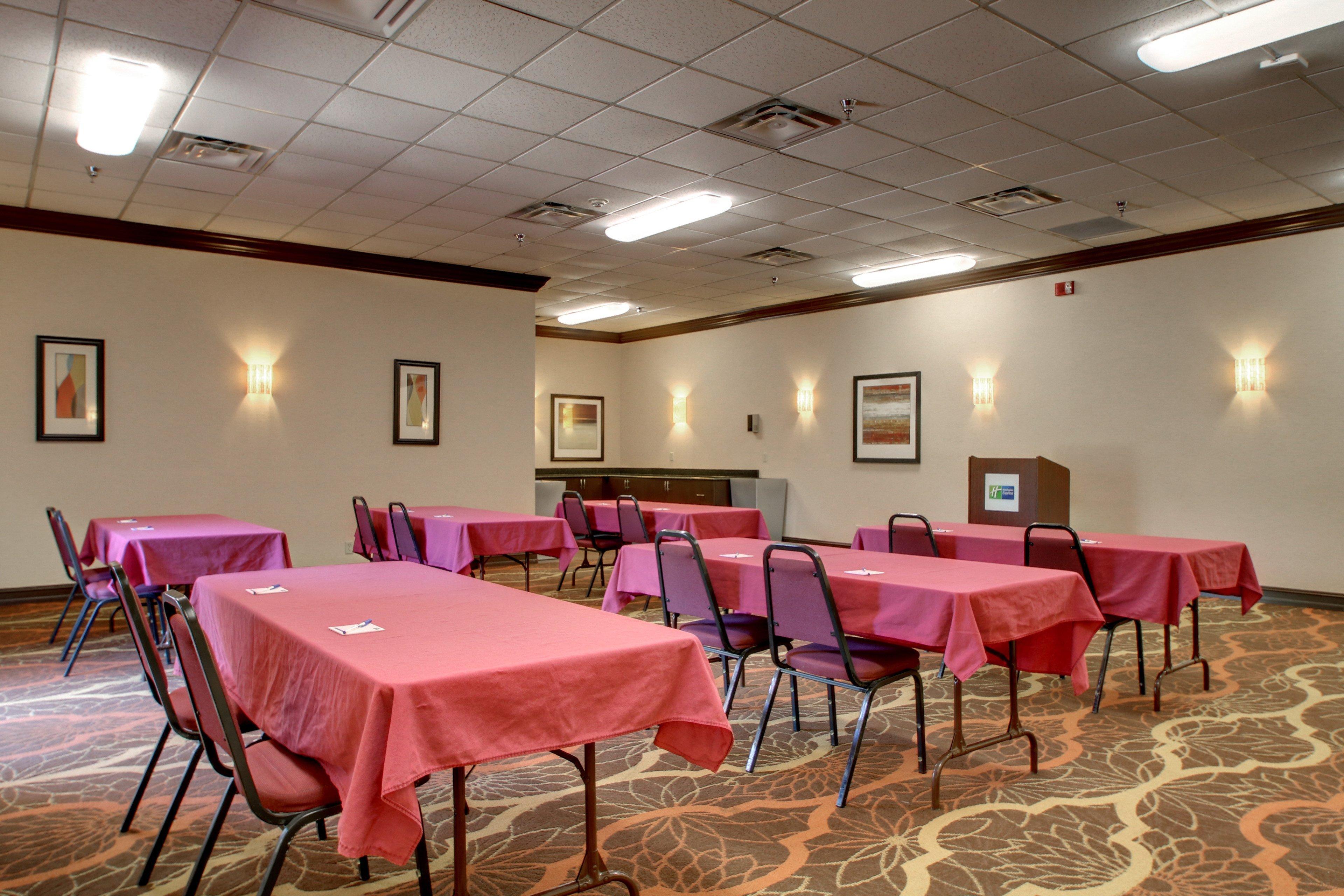 Holiday Inn Express Hotel Fort Campbell-Oak Grove By Ihg Esterno foto