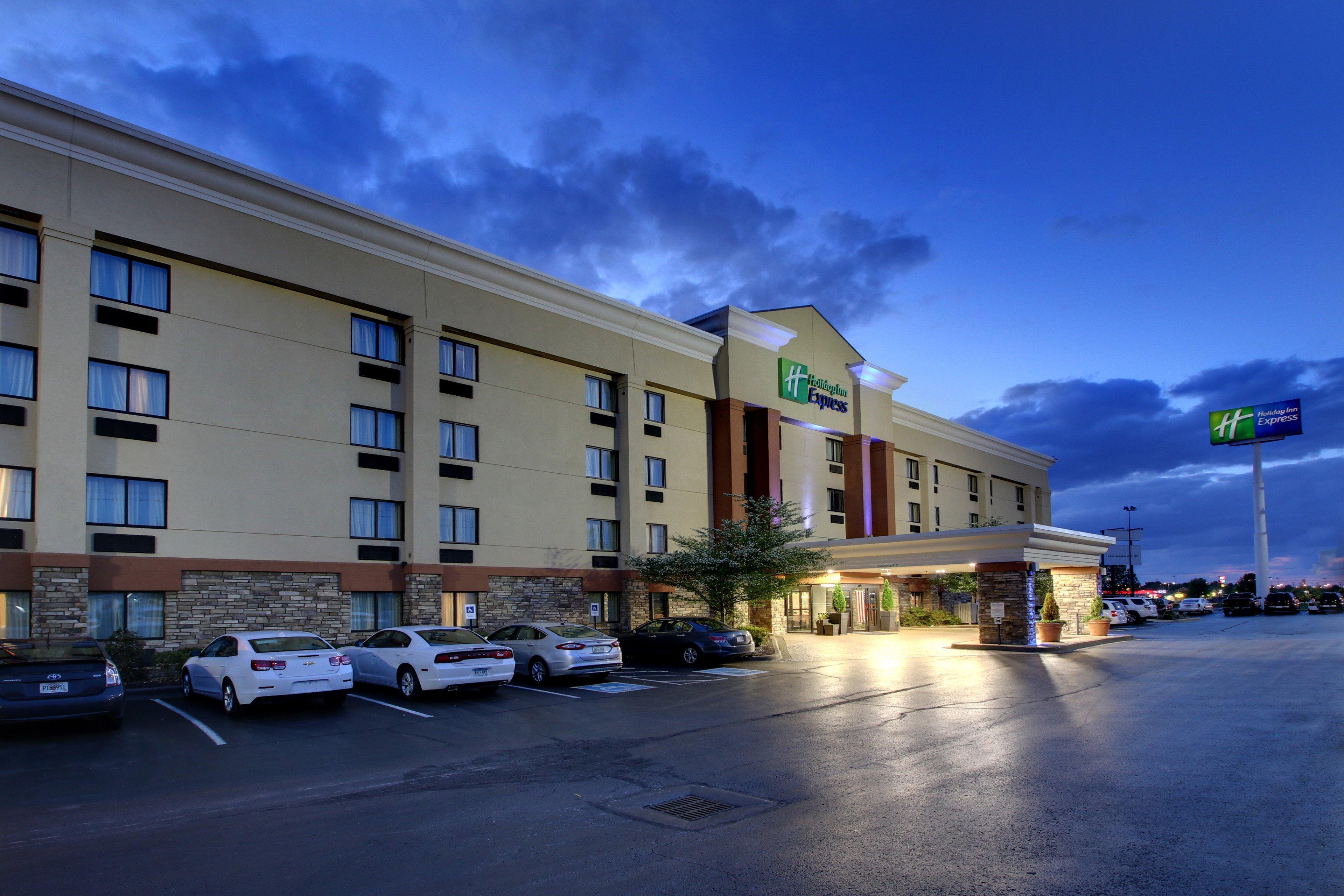 Holiday Inn Express Hotel Fort Campbell-Oak Grove By Ihg Esterno foto