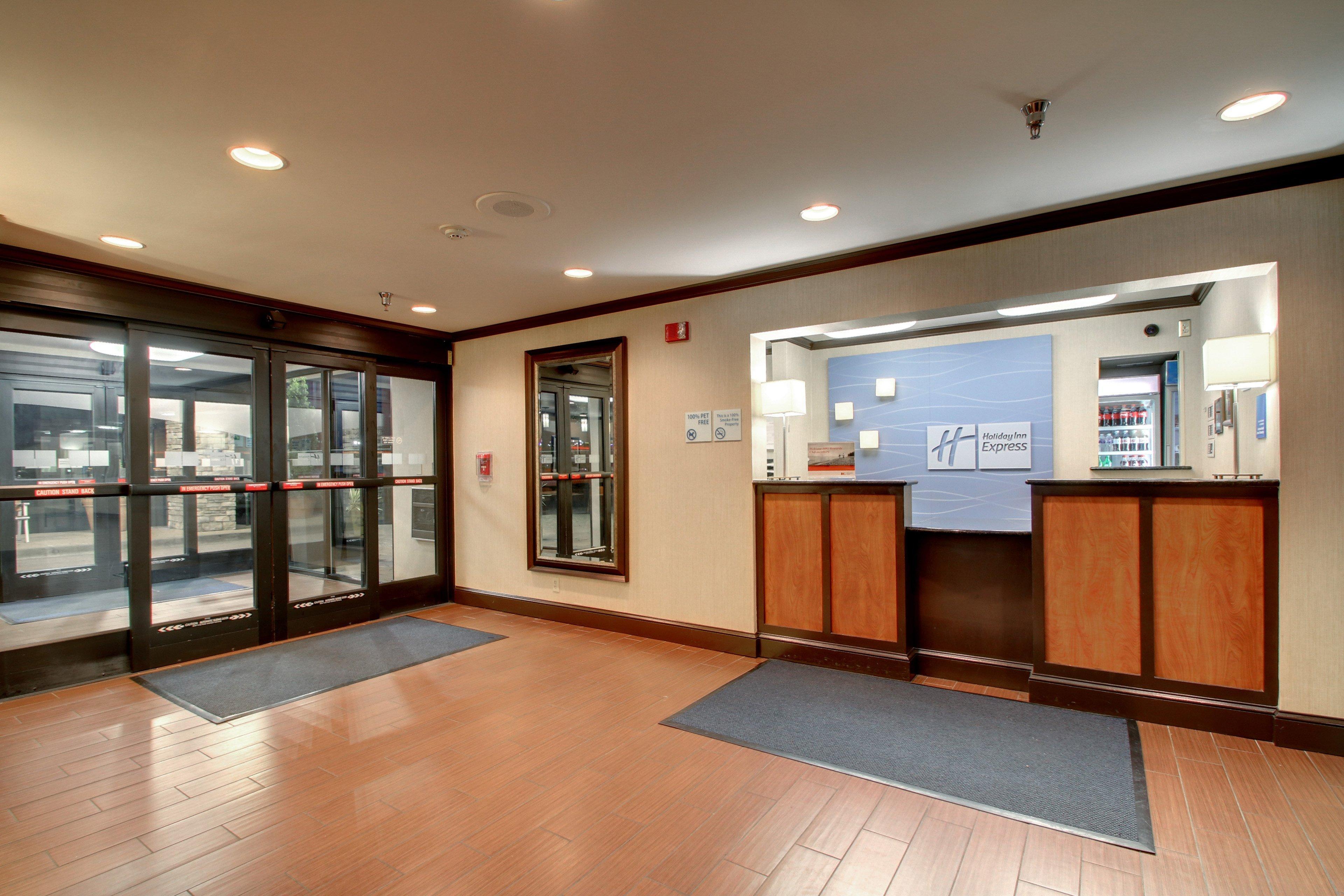 Holiday Inn Express Hotel Fort Campbell-Oak Grove By Ihg Esterno foto