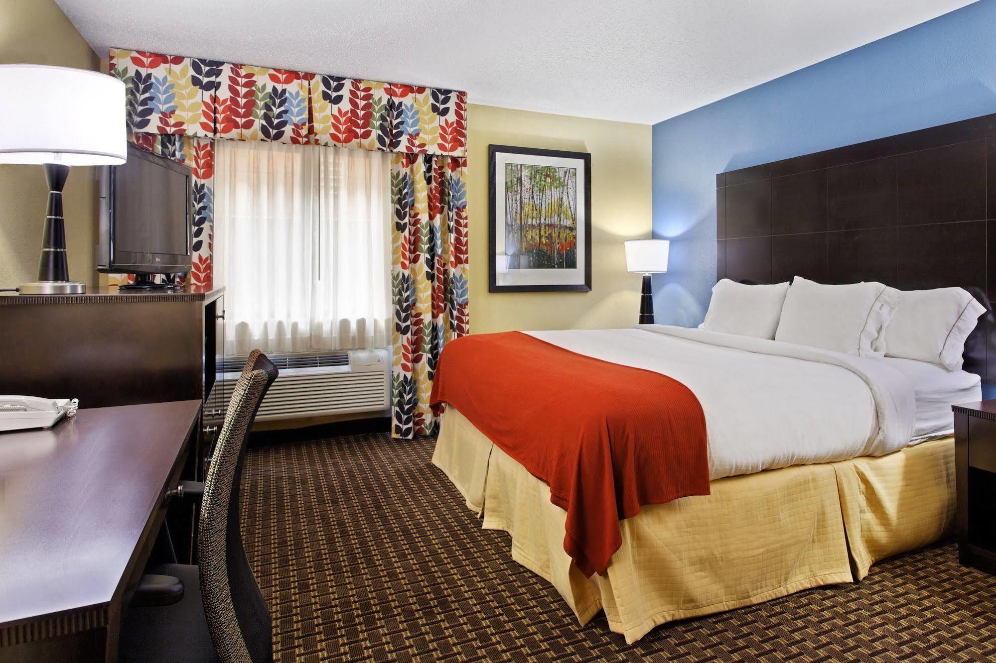 Holiday Inn Express Hotel Fort Campbell-Oak Grove By Ihg Esterno foto